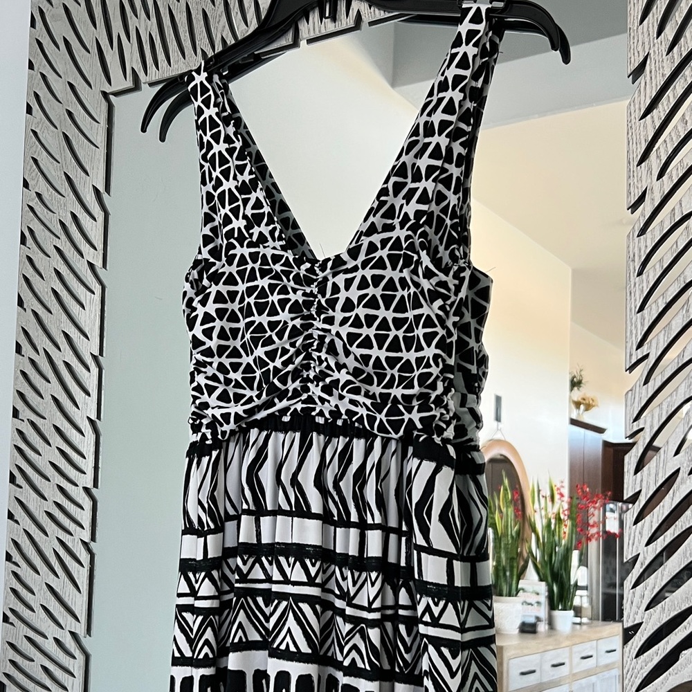 INC International Concepts Black and White Patterned Maxi Dress ! Stretchy ! - Picture 5 of 9
